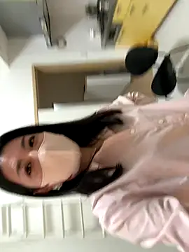 Snapshot of akimix_xoxo chatting on October 28, 1:25 pm akimix xoxo online show from October 28, 1:25 pm