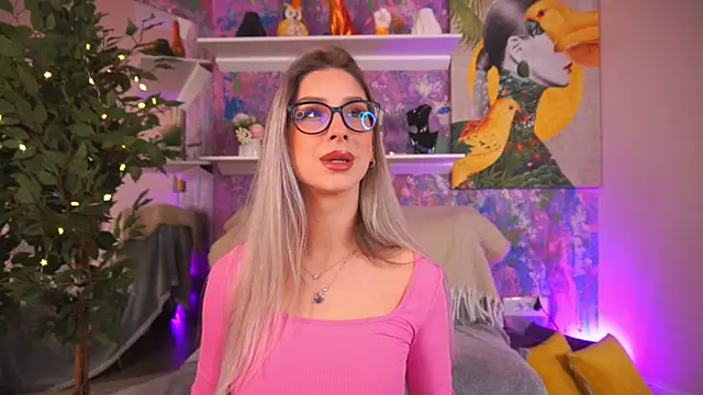 MaddieBryggs online show from February 8, 10:07 am