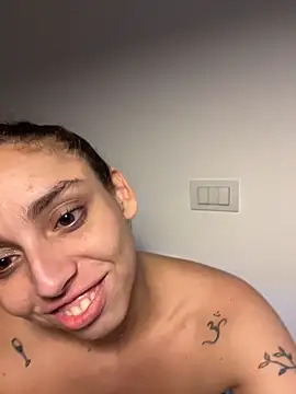 gigi333regi online show from February 22, 11:03 pm