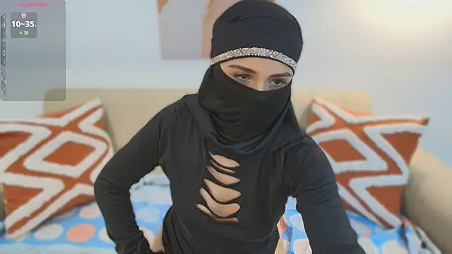 Snapshot of Lailaa_lush chatting on October 31, 7:42 am Lailaa lush online show from October 31, 7:42 am