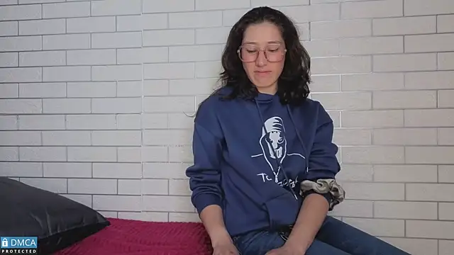 eva delight  online show from April 8, 12:05 pm