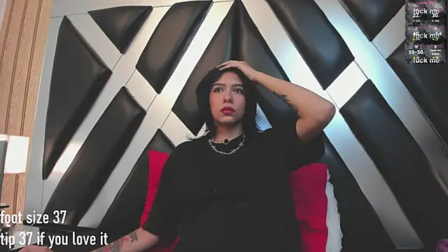 CloePerson online show from April 2, 7:11 pm