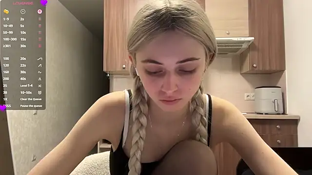 Snapshot of AidaGloshen chatting on May 18, 3:29 pm AidaGloshen online show from May 18, 3:29 pm