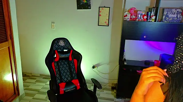 Snapshot of Marianaxprada chatting on November 13, 6:34 am Marianaxprada online show from November 13, 6:34 am