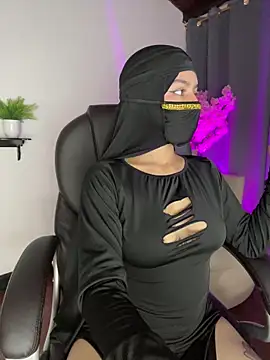 Snapshot of shaima__ chatting on May 20, 7:09 pm shaima online show from May 20, 7:09 pm
