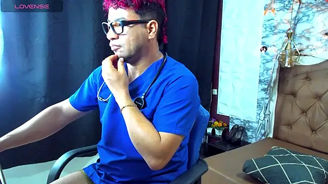 Snapshot of Steven_Thosom chatting on October 27, 11:41 pm Steven Thosom online show from October 27, 11:41 pm