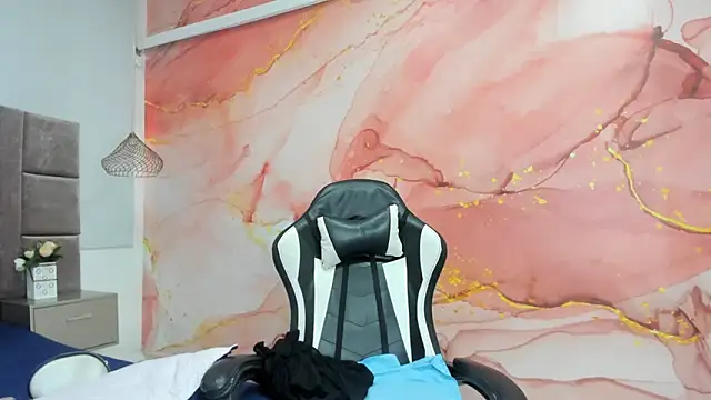 laliItaclark online show from March 28, 11:54 am