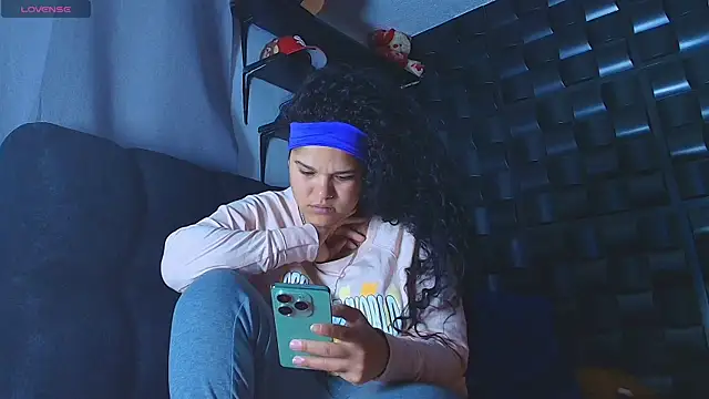 Kesha rosse  online show from January 9, 9:45 am