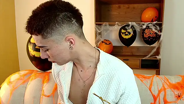 Snapshot of MatheoMontclair chatting on October 28, 8:44 pm MatheoMontclair online show from October 28, 8:44 pm