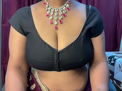 Snapshot of Ritika_janu chatting on April 27, 6:17 pm Ritika janu online show from April 27, 6:17 pm