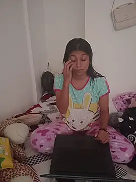 YeseniaRodriguez3 online show from November 26, 3:46 pm