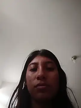 YeseniaRodriguez3 online show from December 19, 3:41 pm