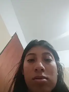 YeseniaRodriguez3 online show from June 2, 4:20 pm