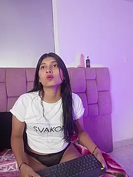 YeseniaRodriguez3 online show from June 3, 12:41 pm