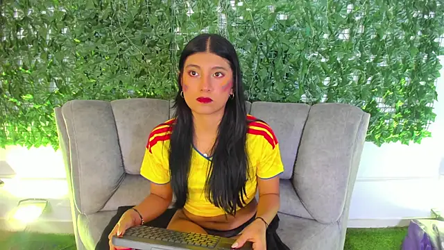 YeseniaRodriguez3 online show from July 7, 1:04 pm