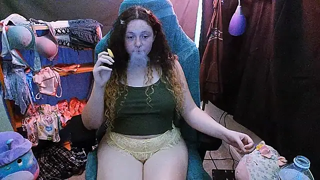 Snapshot of sugasunny04 chatting on January 6, 8:45 pm sugasunny04 online show from January 6, 8:45 pm