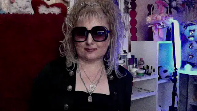 xHot Amazonq online show from April 27, 9:46 pm