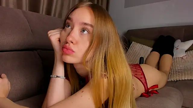 Snapshot of SugarSkye chatting on December 21, 6:15 pm SugarSkye online show from December 21, 6:15 pm