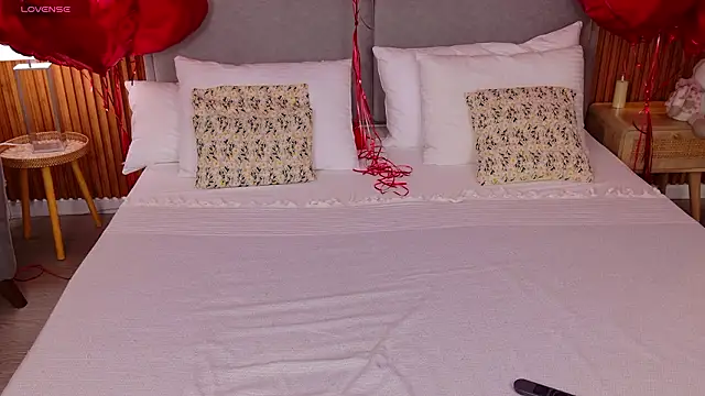 Sandy Edvards online show from February 13, 4:52 am