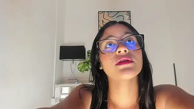 Snapshot of lizzakennedy chatting on May 20, 1:28 pm lizzakennedy online show from May 20, 1:28 pm