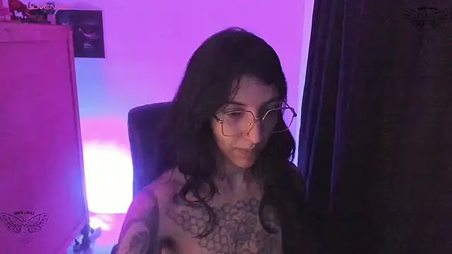 ghostwomaan online show from March 3, 10:10 am