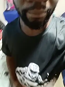 Snapshot of shoodly99 chatting on February 17, 1:24 am shoodly99 online show from February 17, 1:24 am