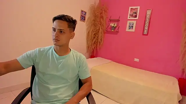 Snapshot of elmasmas01 chatting on October 25, 11:10 pm elmasmas01 online show from October 25, 11:10 pm