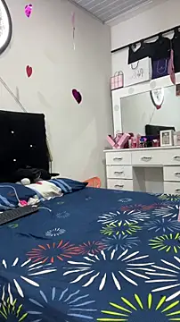 Snapshot of Hot2gether69 chatting on February 4, 12:38 am Hot2gether69 online show from February 4, 12:38 am