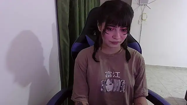 Snapshot of Annagoth_ chatting on October 27, 12:47 am Annagoth  online show from October 27, 12:47 am