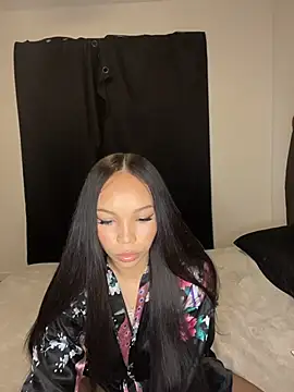 Snapshot of nikkiloveee chatting on November 6, 12:00 am nikkiloveee online show from November 6, 12:00 am