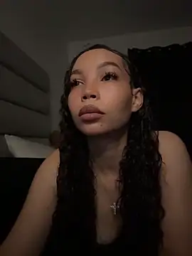 nikkiloveee online show from April 22, 5:32 am