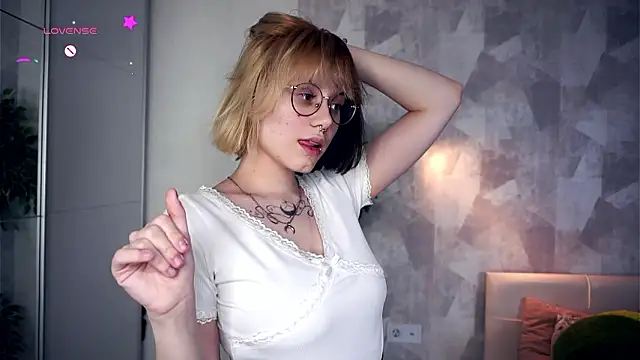 Snapshot of KellePourier chatting on February 10, 6:12 pm KellePourier online show from February 10, 6:12 pm