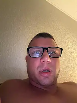 Snapshot of PolishBoy1995 chatting on October 26, 3:23 am PolishBoy1995 online show from October 26, 3:23 am