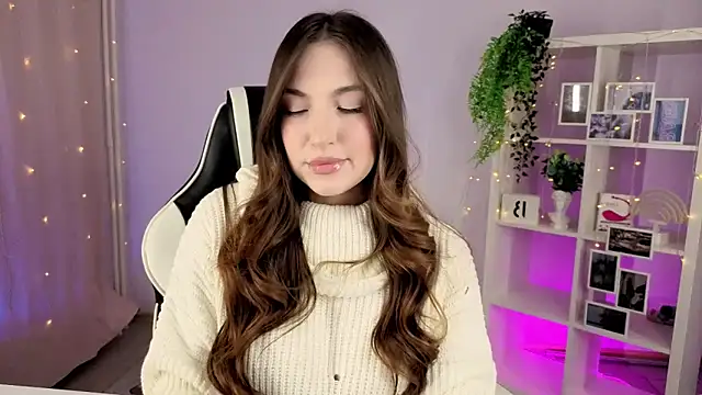 Snapshot of KylieCharm chatting on October 27, 10:52 am KylieCharm online show from October 27, 10:52 am