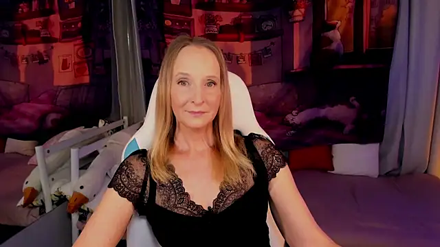 Snapshot of ScarlettPalmer chatting on July 18, 9:57 am ScarlettPalmer online show from July 18, 9:57 am
