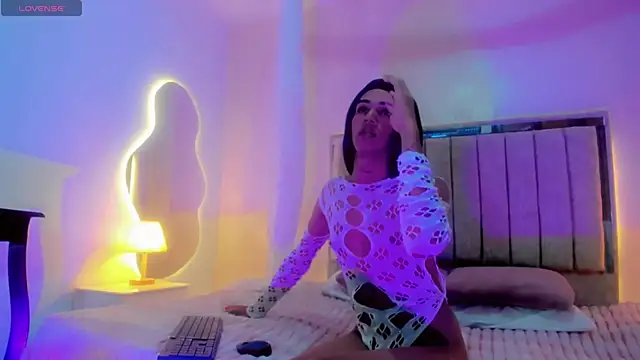 daniela acosta online show from October 27, 11:03 am