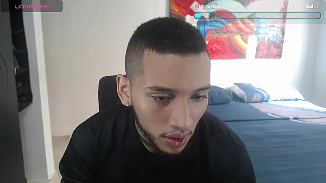 Snapshot of LucaVanden chatting on November 1, 1:57 pm LucaVanden online show from November 1, 1:57 pm