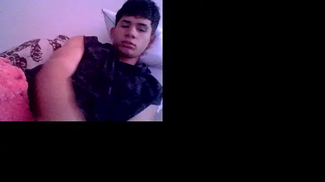 Snapshot of adriuth_699 chatting on January 11, 8:58 pm adriuth 699 online show from January 11, 8:58 pm