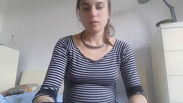 Snapshot of SinnEmily chatting on November 9, 1:53 pm SinnEmily online show from November 9, 1:53 pm