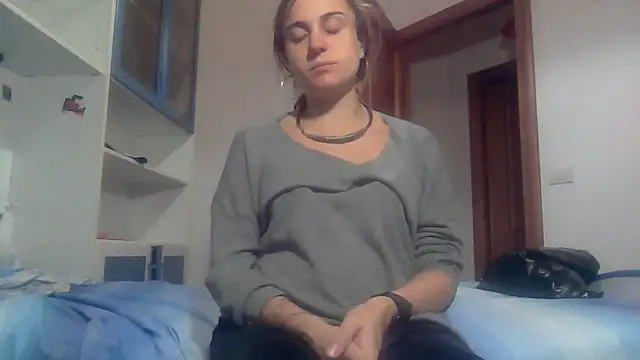 Snapshot of SinnEmily chatting on November 17, 9:53 pm SinnEmily online show from November 17, 9:53 pm