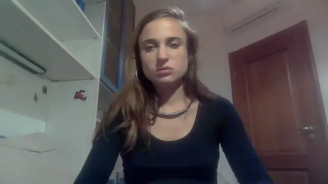 Snapshot of SinnEmily chatting on December 3, 9:13 pm SinnEmily online show from December 3, 9:13 pm