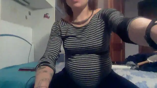 Snapshot of SinnEmily chatting on December 19, 11:34 pm SinnEmily online show from December 19, 11:34 pm