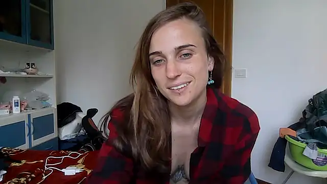Snapshot of SinnEmily chatting on May 8, 7:25 am SinnEmily online show from May 8, 7:25 am