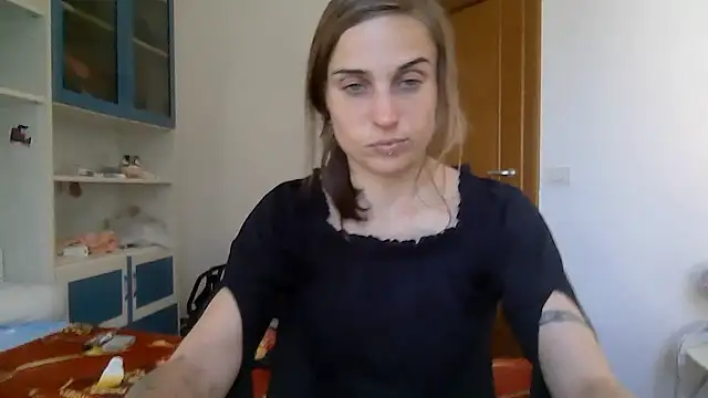 Snapshot of SinnEmily chatting on May 25, 7:36 am SinnEmily online show from May 25, 7:36 am