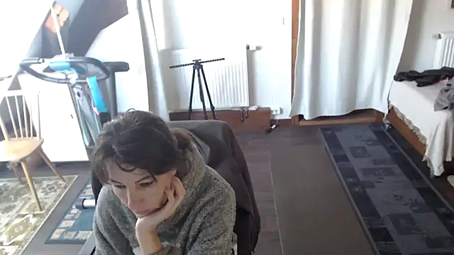 Snapshot of MissDyannis chatting on March 12, 8:09 am MissDyannis online show from March 12, 8:09 am