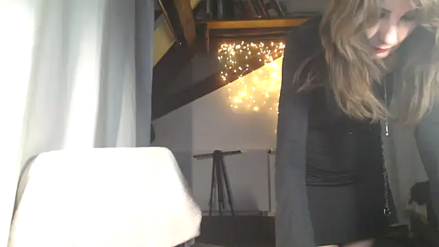 Snapshot of MissDyannis chatting on March 28, 7:46 pm MissDyannis online show from March 28, 7:46 pm