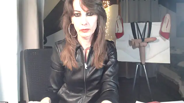 Snapshot of MissDyannis chatting on April 1, 7:55 pm MissDyannis online show from April 1, 7:55 pm