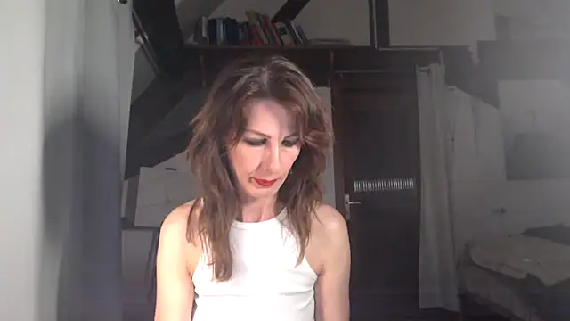 Snapshot of MissDyannis chatting on April 5, 8:06 pm MissDyannis online show from April 5, 8:06 pm