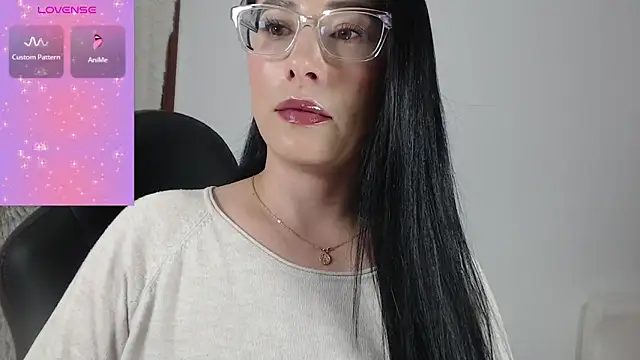 Snapshot of Emma_Hotkiss chatting on July 16, 1:33 am Emma Hotkiss online show from July 16, 1:33 am