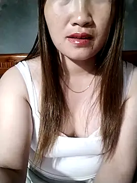 Snapshot of emini-xx chatting on April 26, 3:15 am emini-xx online show from April 26, 3:15 am